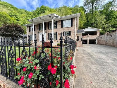 Property at 1595 Edgewater Dr, Grundy, VA