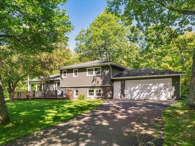5731 Sunburst Dr