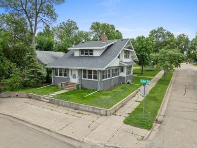 621 Main St S
