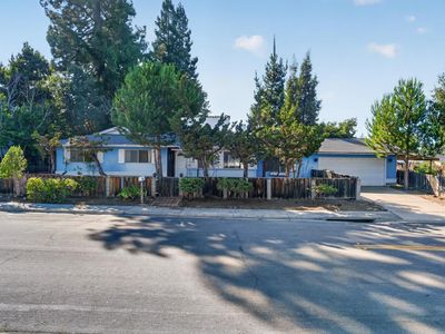 2100 Camino De Los Robles