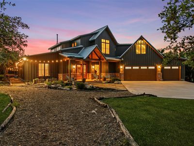 215 Whispering Oaks Ln