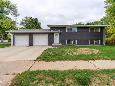 405 Meadow Ln