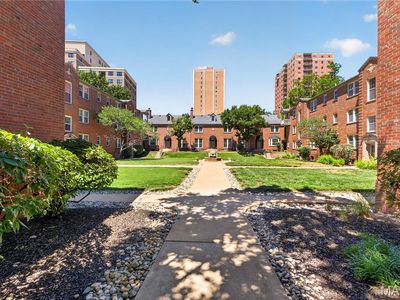 827 Westwood Dr APT 2E