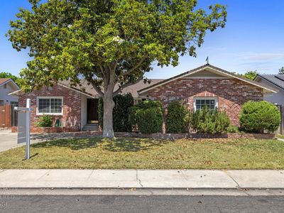 253 E Canterbury Dr