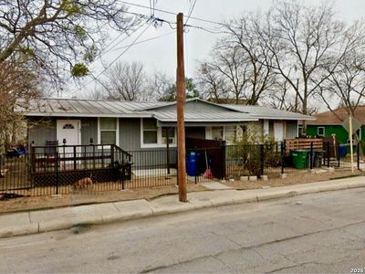 2609 W Poplar