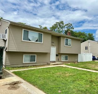 2435 Great Neck Road