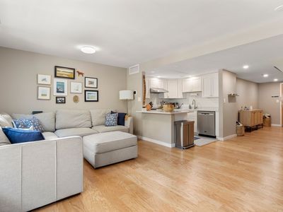 376 Commercial St APT 2B