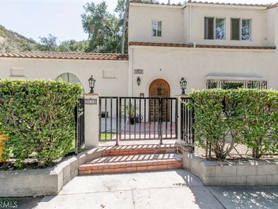 2644 E Chevy Chase Dr