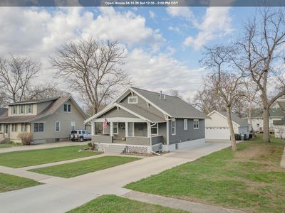1203 N Ave