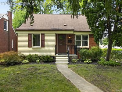3225 N Altadena Ave