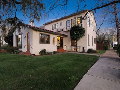 1465 Riverside Dr