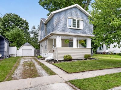 33 E 2nd St