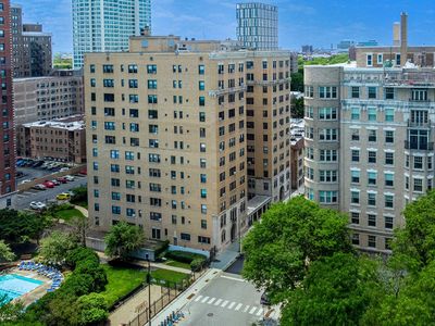 1755 E 55th St APT 901
