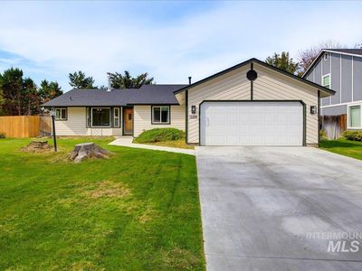 3321 N Lena Pl