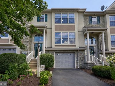 725 Skywalk Ln