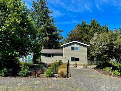 142 N Port Loop NE