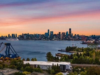 2349 Harbor Avenue SW #702