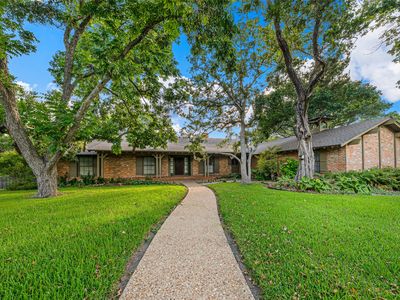3010 Inverness Dr