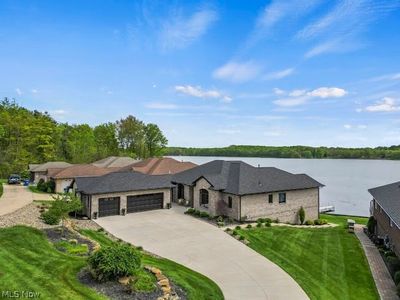 1004 Waters Edge Dr