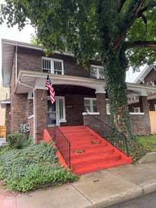 35 E King St