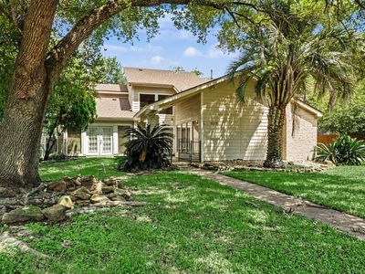 8223 Magnolia Glen Dr