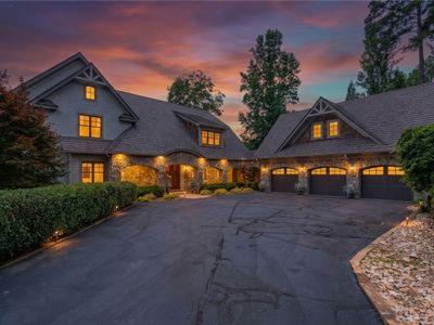 264 Featherstone Dr