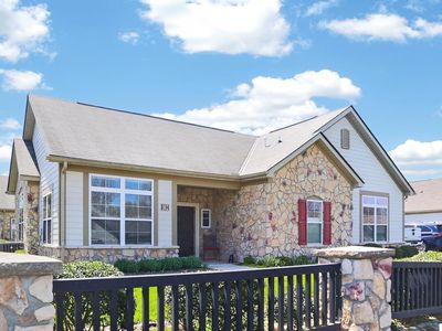 Property at 102 Colonial Woods Dr, Mount Vernon, OH