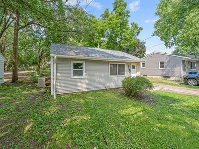 1316 E 27th Ct