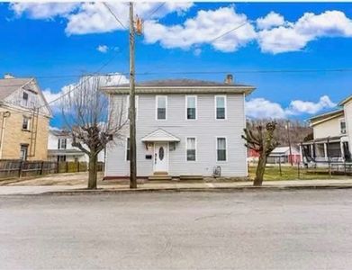 130 W Lincoln St