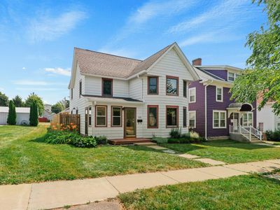 105 S 4th St