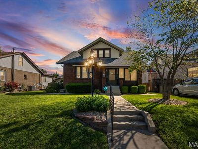 200 S Douglas Ave