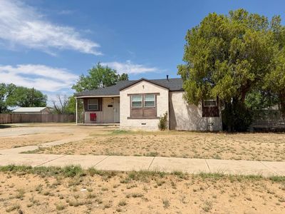 1401 E 11th Pl