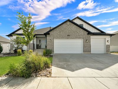 3024 S 2325 W