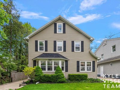 320 Gladstone Dr SE