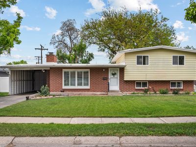 1954 W Theckston Rd