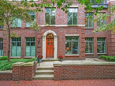 255 Burnham Sq