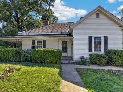 26 W Main St