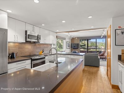 1221 Vine St #1221