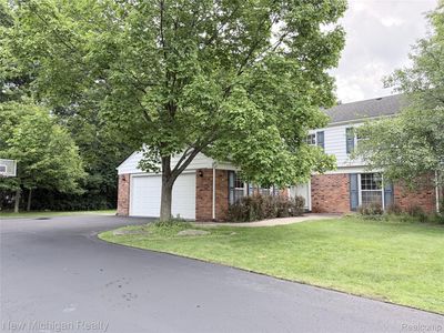 5937 Red Coat Ln