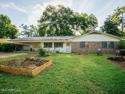 2044 Country Club Dr