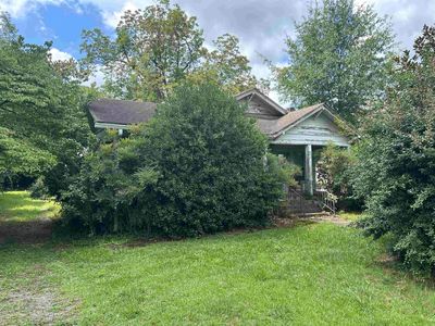 28 E Main St