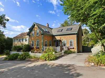 3 Spring Ln