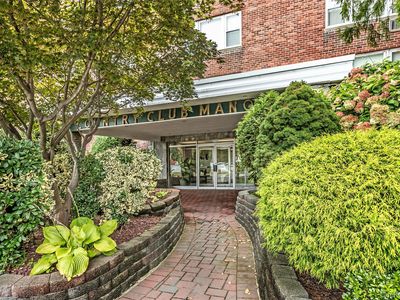 250 W Merrick Road #2L