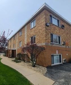 5586 S Archer Ave APT 1B
