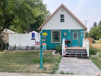 81 4th Ave E
