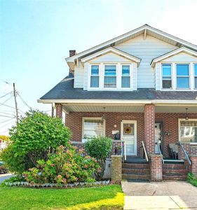 9 W Laurel St