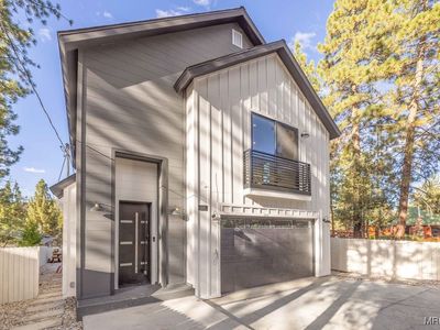 225 E Aeroplane Blvd