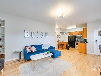 1463 W Grand Ave APT 104