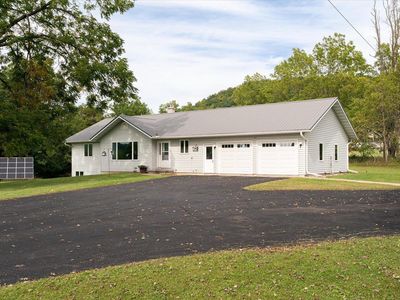 544 E School ROAD