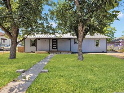 1126 W Lullwood